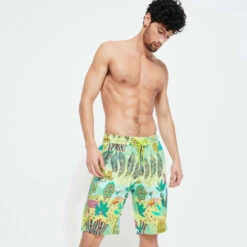 Vilebrequin Men Printed Linen Bermuda Jungle Rousseau -Outdoor Beach & Swimwear BAHC3U03 414 frontworn 3920x3920 1
