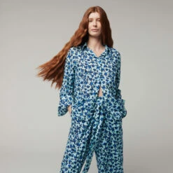 Women Organic Cotton Veil Shirt Turtles Leopard- Vilebrequin X Angelo Tarlazzi 10 Women Organic Cotton Veil Shirt Turtles Leopard- Vilebrequin X Angelo Tarlazzi -Outdoor Beach & Swimwear LRAU3V05 373 frontworn 3920x3920 1