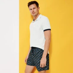 Vilebrequin Men Ultra-light And Packable Swim Trunks Micro Tortues Rainbow -Outdoor Beach & Swimwear MAHC3J39 390 frontworn 3920x3920 1