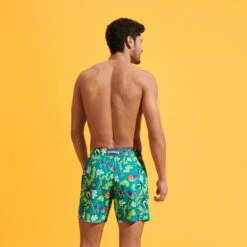 Vilebrequin Men Swim Trunks Ultra-light And Packable Naive Fish -Outdoor Beach & Swimwear MAHU3J52 467 backworn 3920x3920 1