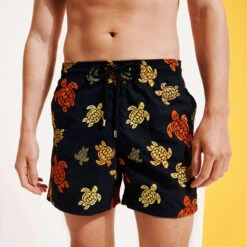 Vilebrequin Men Embroidered Swim Trunks Ronde Des Tortues - Limited Edition -Outdoor Beach & Swimwear MISC3C36 390 supp3 3920x3920 1