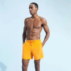 Vilebrequin Men Swim Trunks Solid -Outdoor Beach & Swimwear MOOC1A00 172 frontworn 3920x3920 1