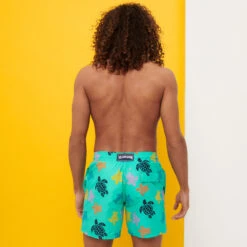 Vilebrequin Men Swim Trunks Ronde Des Tortues Multicolore 12 Vilebrequin Men Swim Trunks Ronde Des Tortues Multicolore -Outdoor Beach & Swimwear MOOC1B36 420 backworn 3920x3920 1