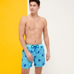 Vilebrequin Men Swim Trunks Turtles Splash Flocked -Outdoor Beach & Swimwear MOOC1D00 381 frontworn 3920x3920 1