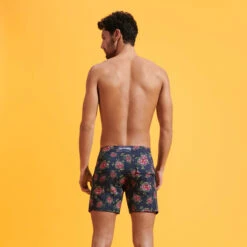 Vilebrequin Men Stretch Short Swim Trunks Flat Belt Provencal Turtles 10 Vilebrequin Men Stretch Short Swim Trunks Flat Belt Provencal Turtles -Outdoor Beach & Swimwear MSEU3F22 390 backworn 3920x3920 1