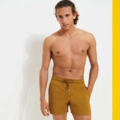 Vilebrequin Men Stretch Swim Trunks Solid -Outdoor Beach & Swimwear MSOE9E01 512 frontworn 3920x3920 1