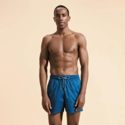 Vilebrequin Men Stretch Short Swim Trunks Jacquard Tortue -Outdoor Beach & Swimwear MSOU3E39 366 frontworn 3920x3920 1