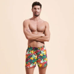 Vilebrequin Men Stretch Swim Trunks Marché Provencal 10 Vilebrequin Men Stretch Swim Trunks Marché Provencal -Outdoor Beach & Swimwear MSOU3F09 390 frontworn 3920x3920 1