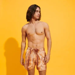 Vilebrequin Men Stretch Swim Trunks Fur -Outdoor Beach & Swimwear MSOU3F13 121 frontworn 3920x3920 1