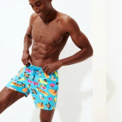 Men Swim Trunks - Vilebrequin X Derrick Adams -Outdoor Beach & Swimwear MSOZ1F92 338 supp2 3920x3920 1