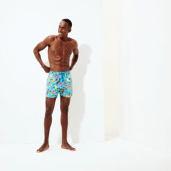 Men Swim Trunks - Vilebrequin X Derrick Adams -Outdoor Beach & Swimwear MSOZ1F92 338 supp5 3920x3920 1