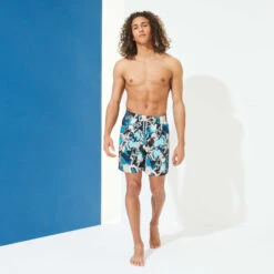 Men Long Swim Trunks Californian Pool Dogtown - Vilebrequin X Highsnobiety 8 Men Long Swim Trunks Californian Pool Dogtown - Vilebrequin X Highsnobiety -Outdoor Beach & Swimwear OKOZ0B50 344 frontworn 3920x3920 1