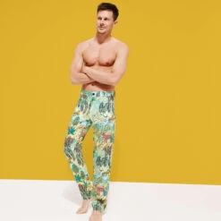 Vilebrequin Men Printed Linen Pants Jungle Rousseau -Outdoor Beach & Swimwear PAHC3U03 414 frontworn 3920x3920 1