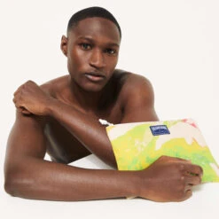 Unisex Linen Beach Pouch Gra - Vilebrequin X John M Armleder -Outdoor Beach & Swimwear PKXH2U11 987 frontworn 3920x3920 1