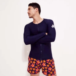 Vilebrequin Men Long Sleeves Zipper Rashguard Solid -Outdoor Beach & Swimwear RGZU2R35 390 frontworn 3920x3920 1