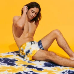 Vilebrequin Beach Towel Cotton Tie & Dye -Outdoor Beach & Swimwear SANU3214 390 frontworn 3920x3920 1